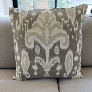 Crate & Barrel Pillow 23 x 23